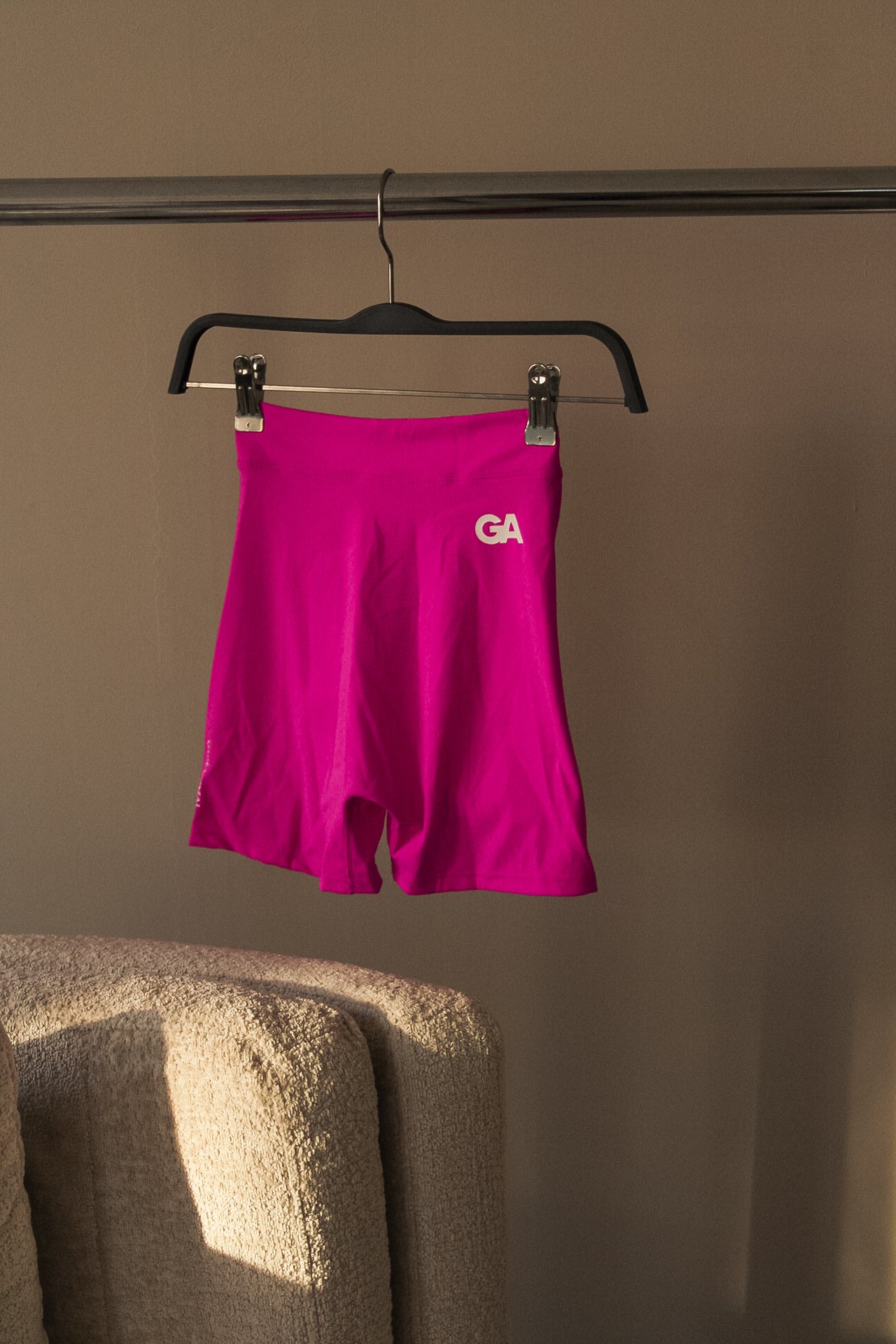 V-cut Scrunch Short Pink