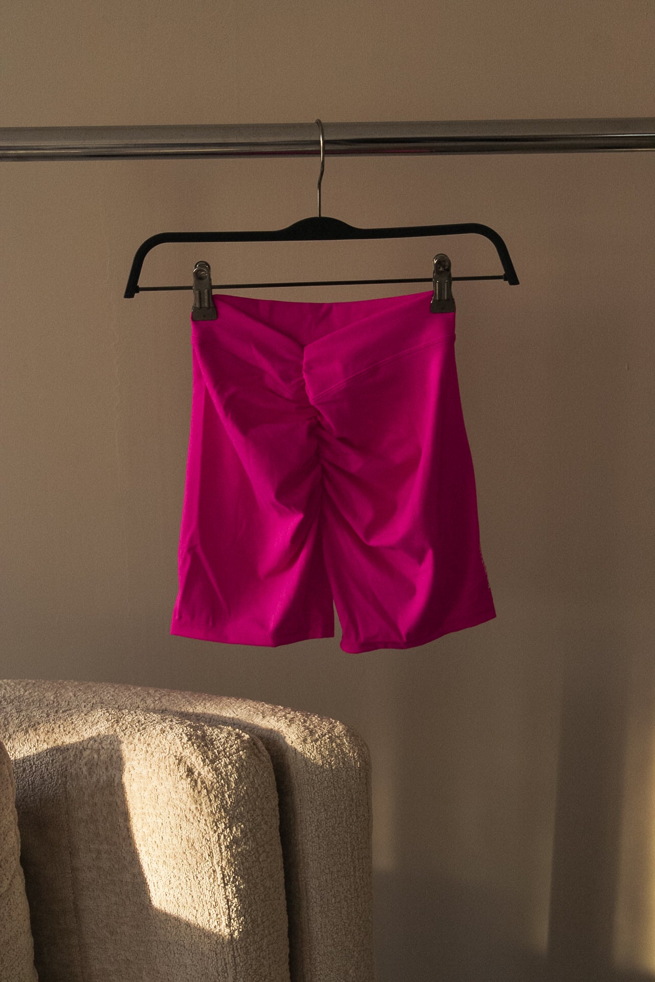 V-cut Scrunch Short Pink